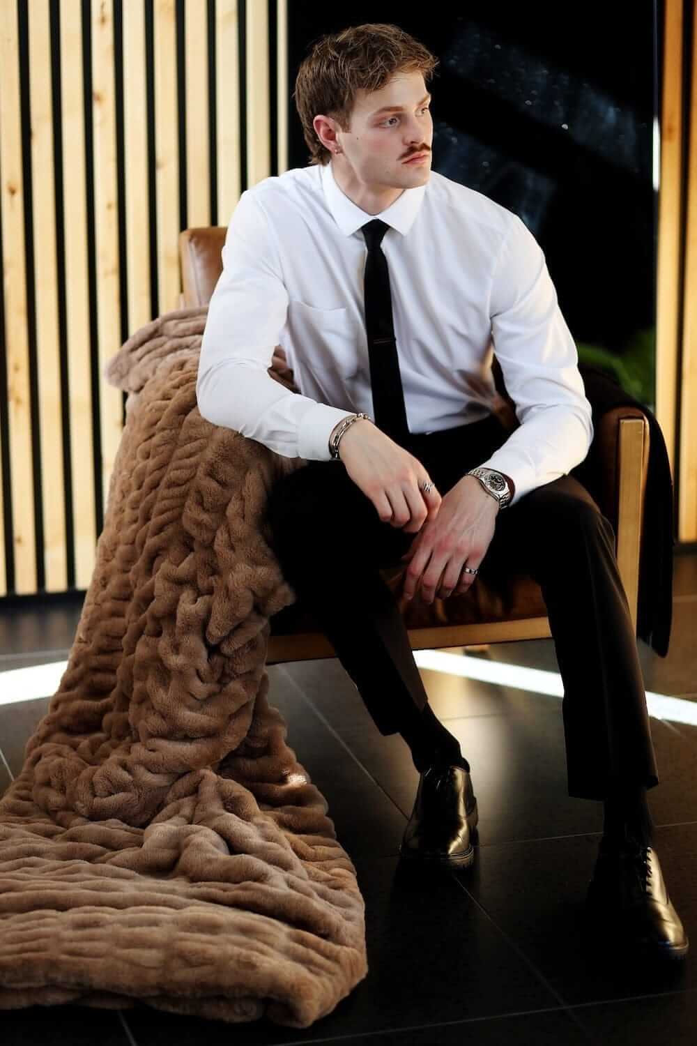 Biggest Hugs Milk Chocolate Blanket - Image 3