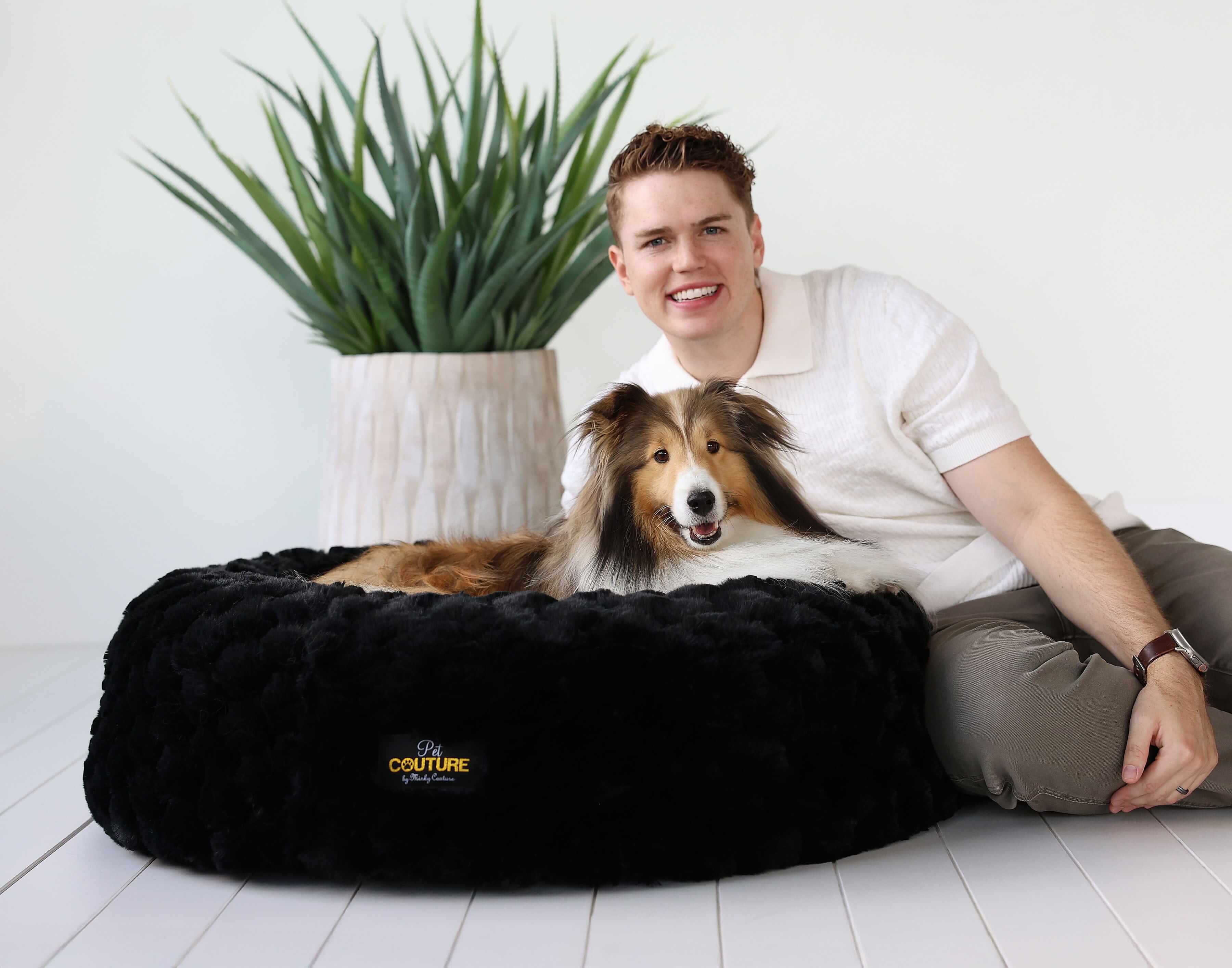 Black Crinkle Pet Bed - Image 3