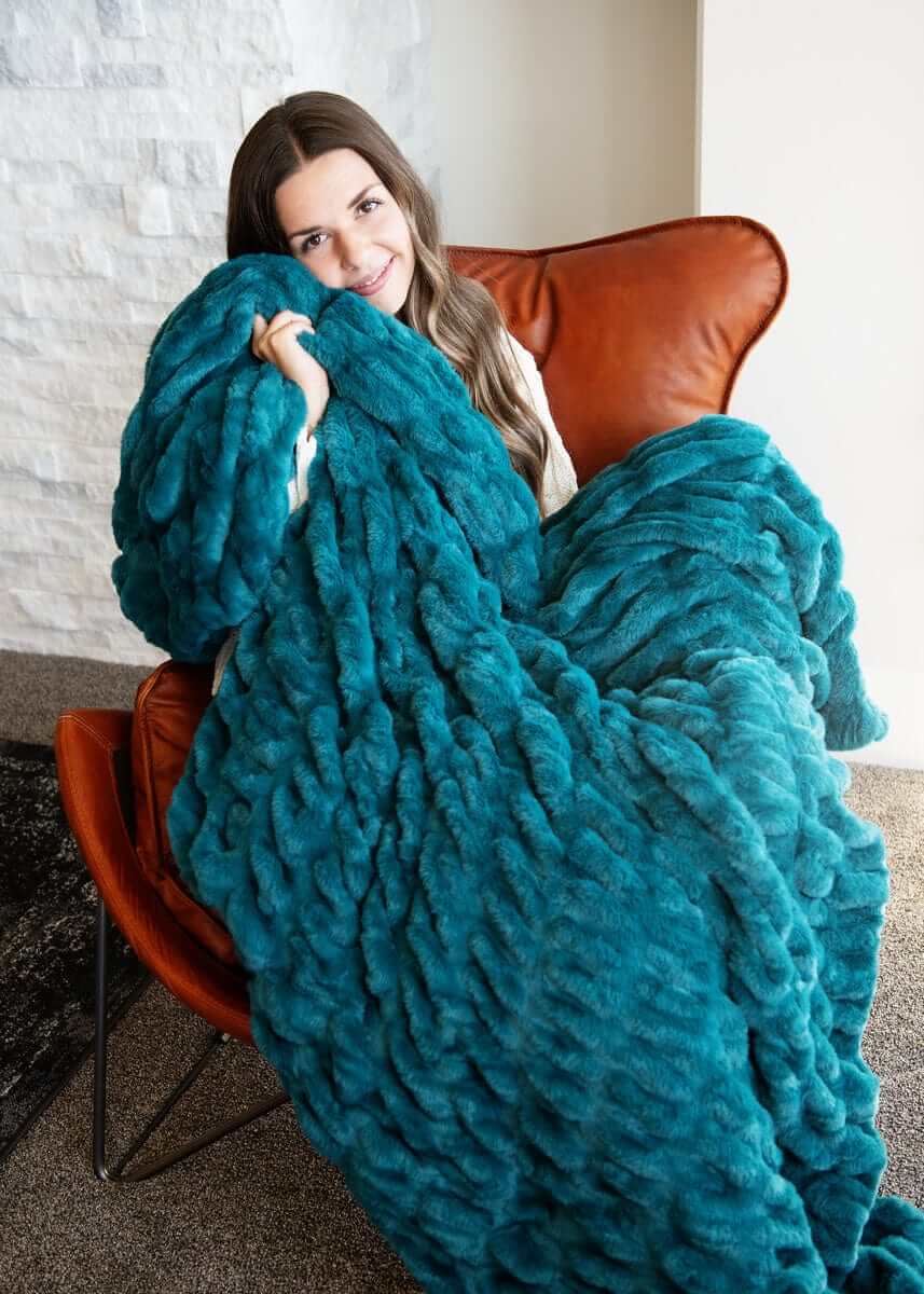 Hugs Deep Lake Blanket - Image 3