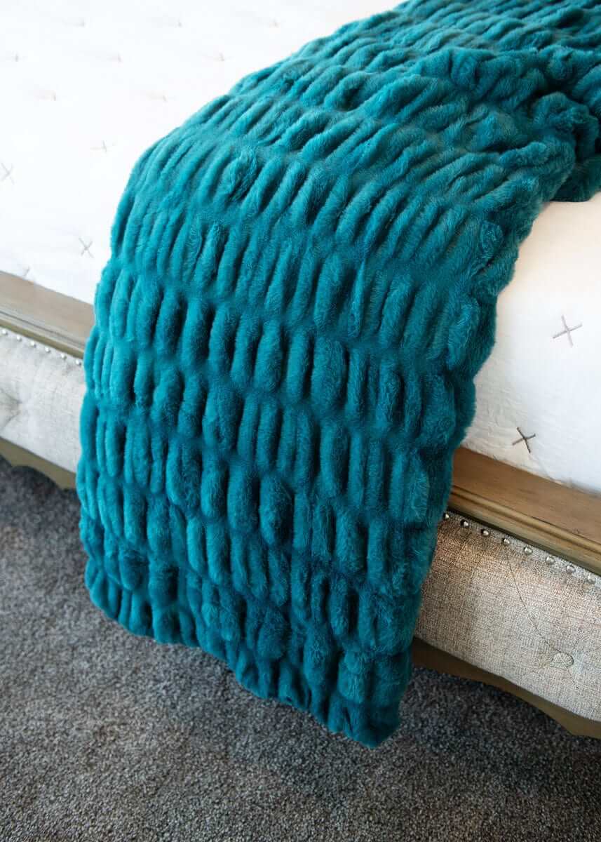 Hugs Deep Lake Blanket - Image 6