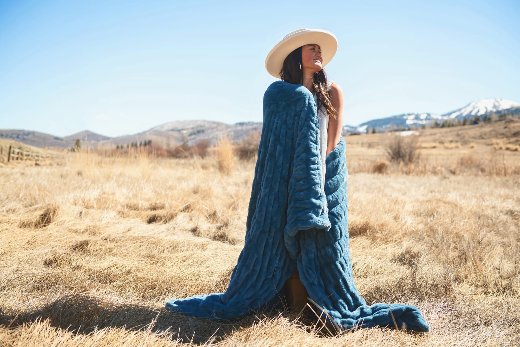Hugs Midnight Blue Blanket - Image 3