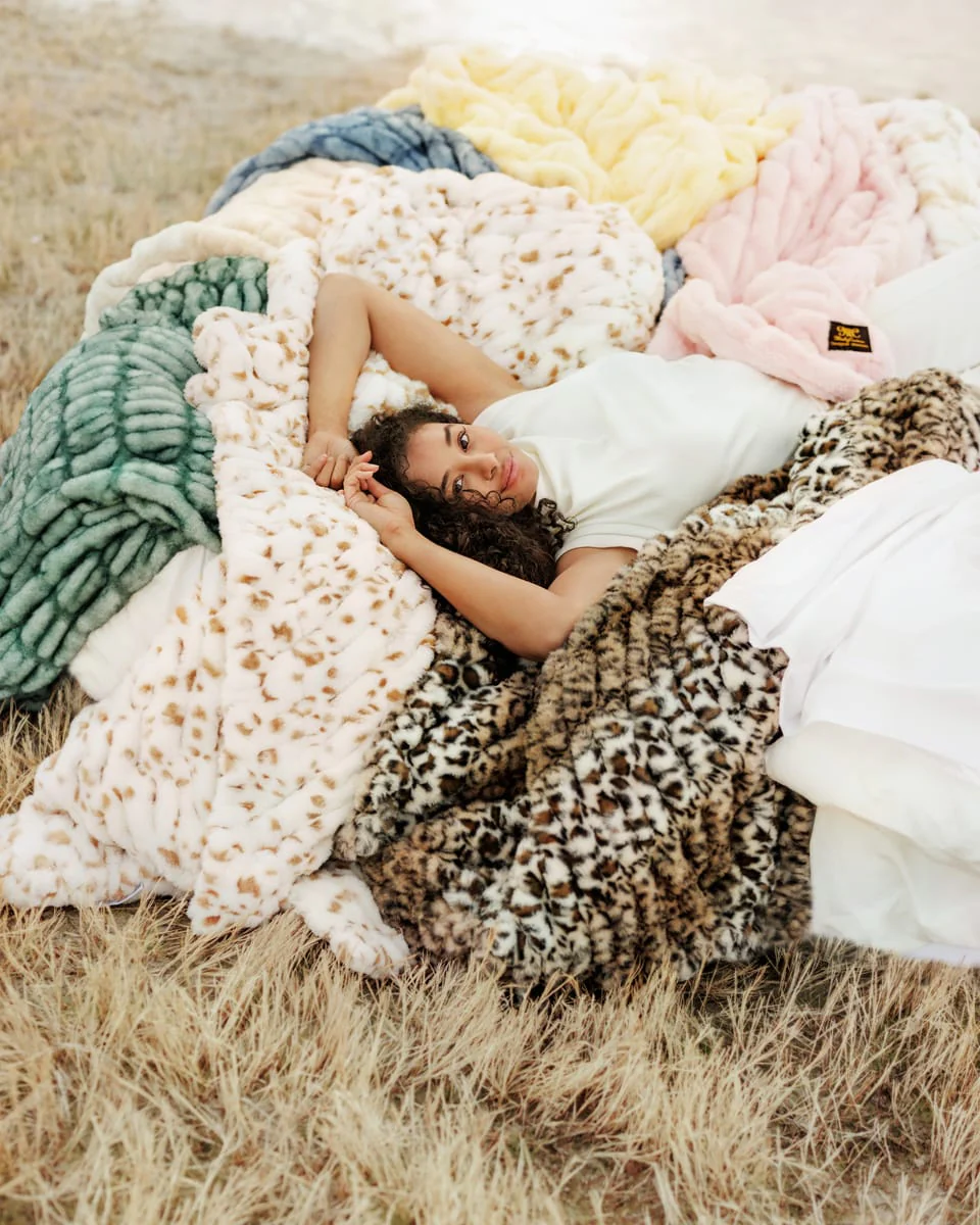 Hugs Spotted Fawn Blanket - Image 4