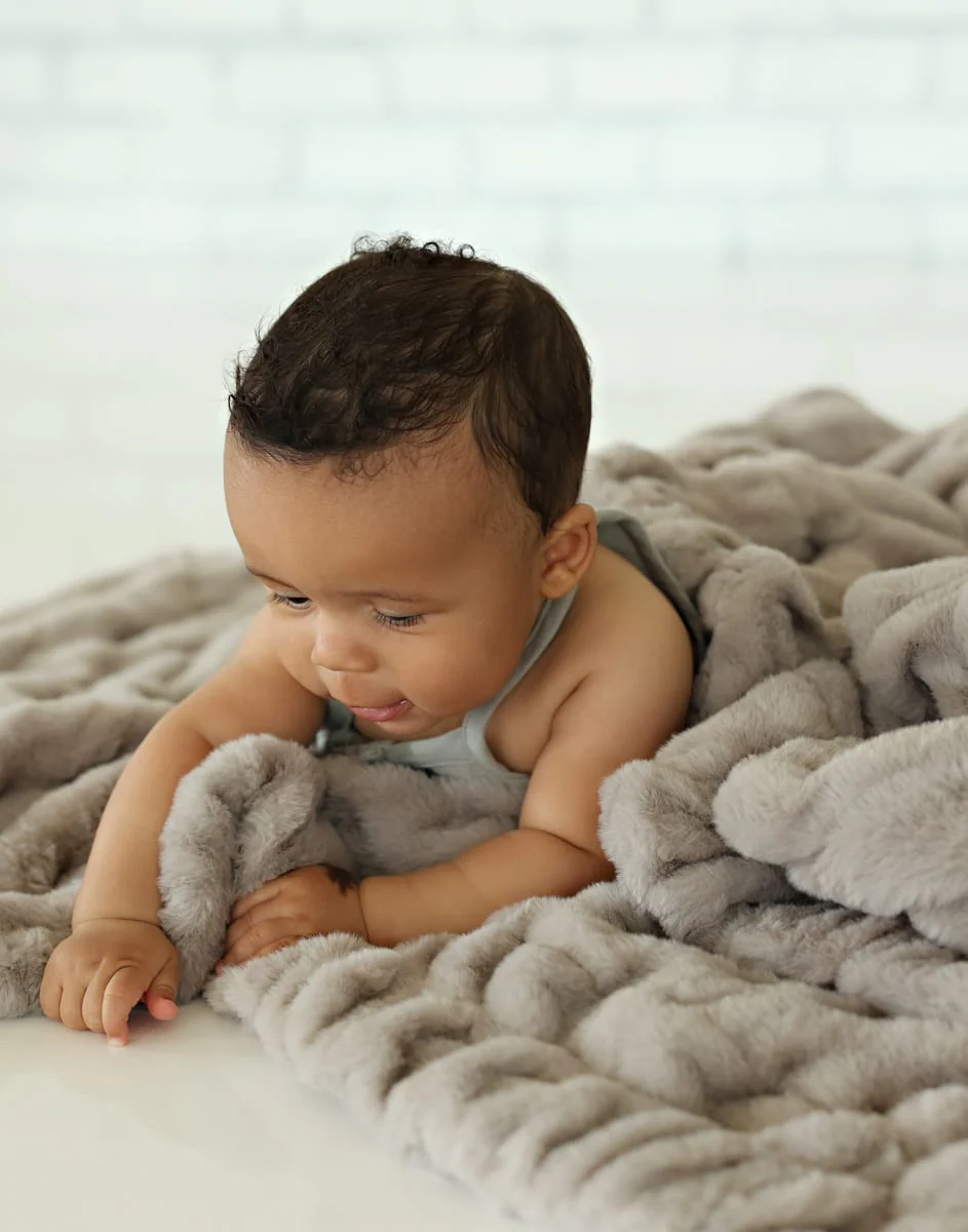 Hugs Tranquil Dove Blanket - Image 4