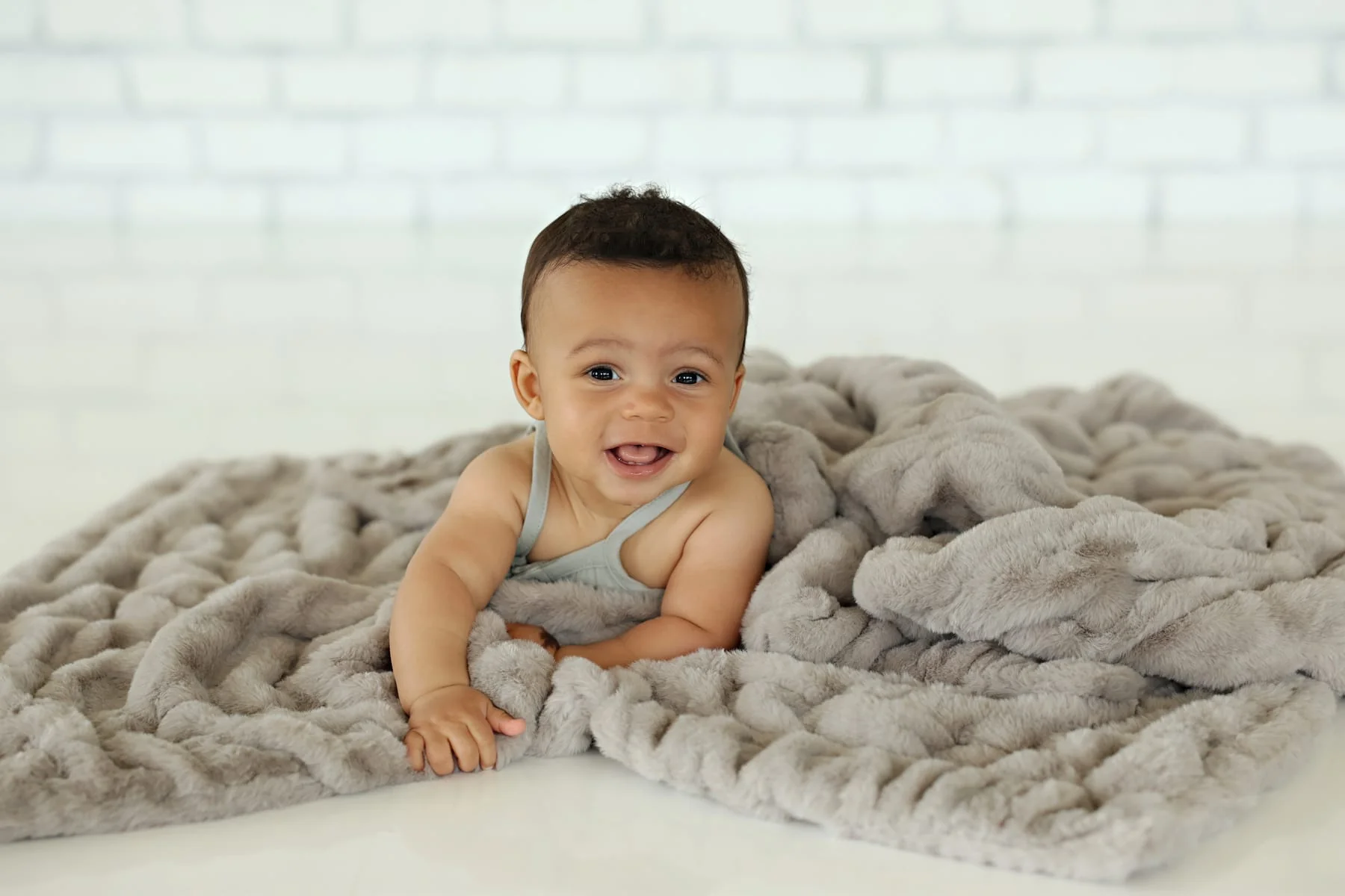 Hugs Tranquil Dove Blanket - Image 5