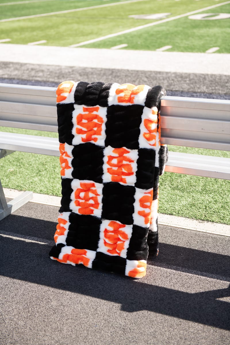Idaho State Bengals Blanket - Hugs - Image 5