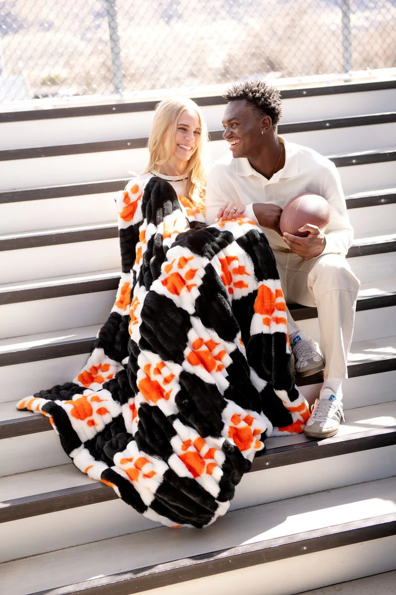 Sam Houston State Bearkats Blanket - Hugs - Image 4