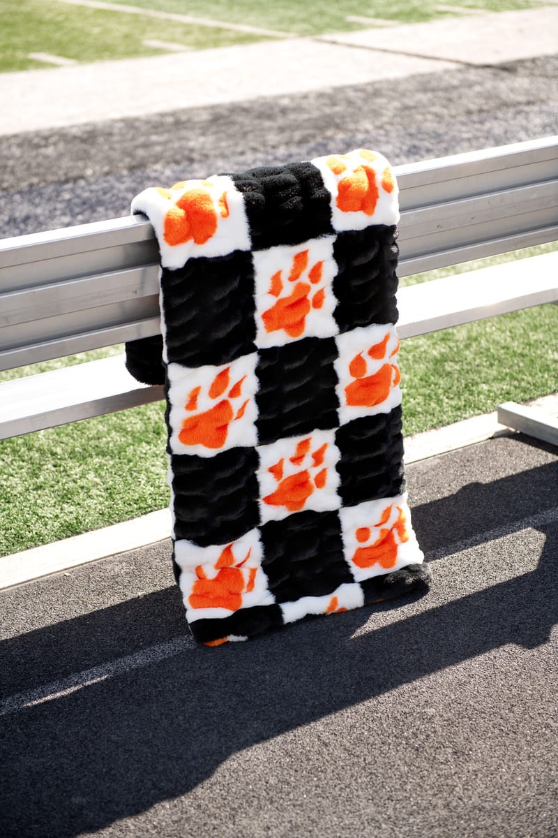 Sam Houston State Bearkats Blanket - Hugs - Image 5