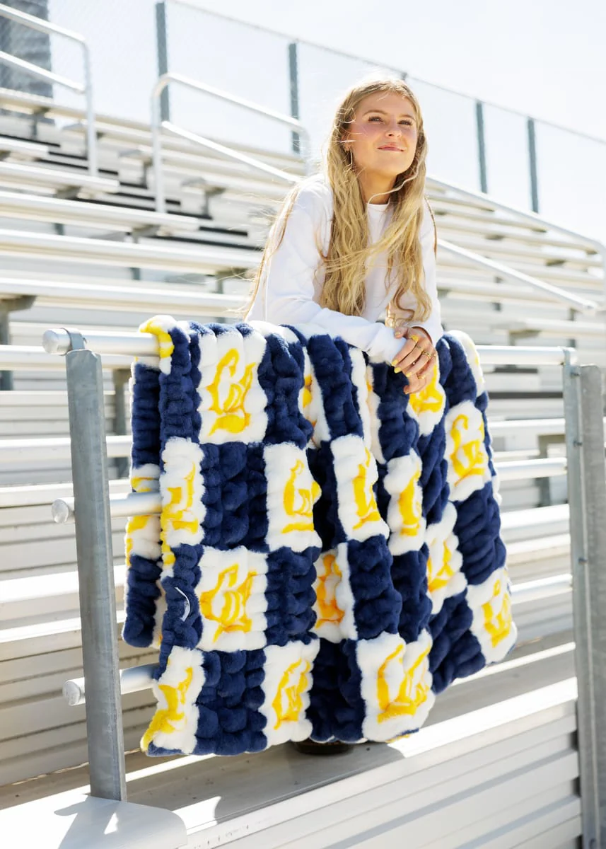 UC Berkeley Bears Blanket - Hugs - Image 2