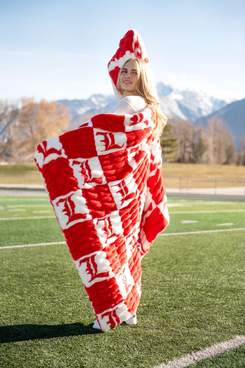 University of Louisville Blanket - Hugs - Image 3