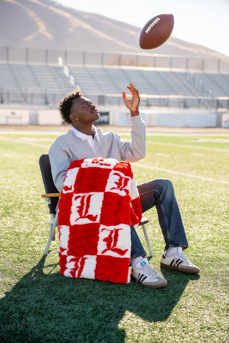 University of Louisville Blanket - Hugs - Image 4