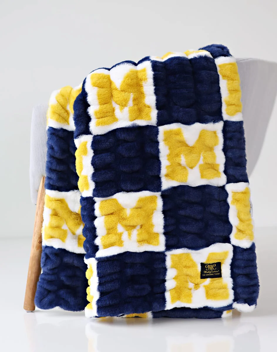 University of Michigan Wolverines Blanket - Hugs