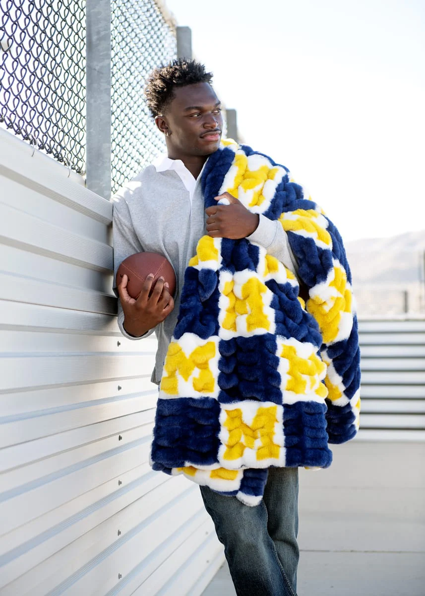 University of Michigan Wolverines Blanket - Hugs - Image 3