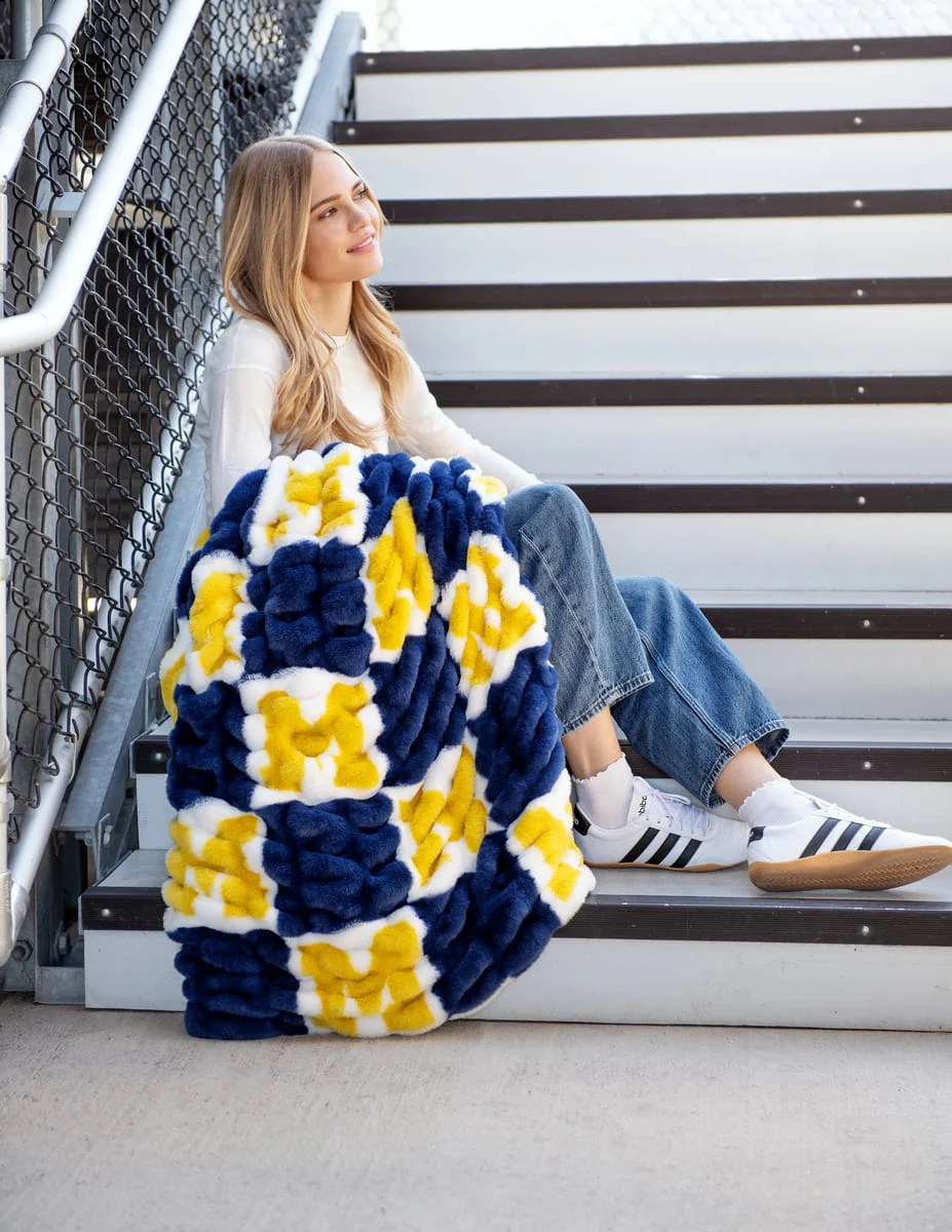 University of Michigan Wolverines Blanket - Hugs - Image 4