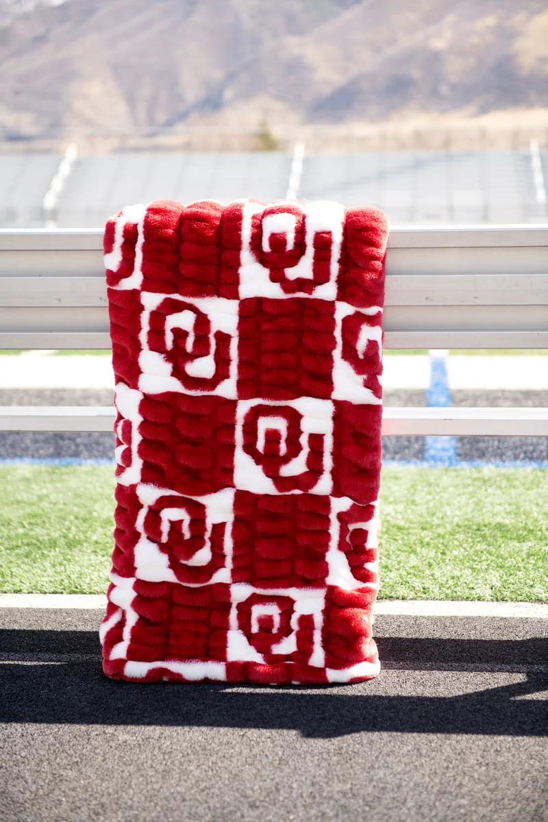 University of Oklahoma Sooners Blanket - Hugs - Image 2